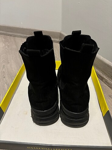 38 Beden Süet bot temiz deforme yok
