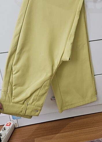 BERSHKA RENKLI DERİ PANTOLON 