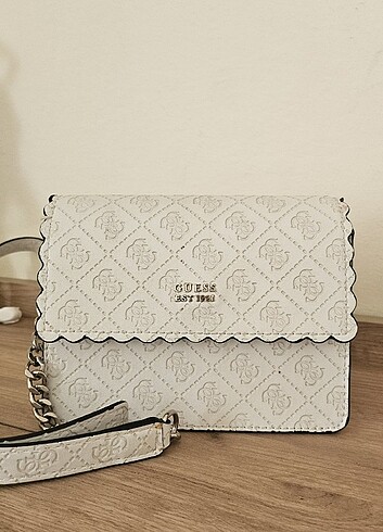 GUESS ASKILI ÇANTA