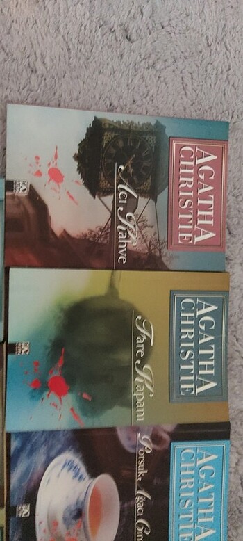  Agatha Christie 