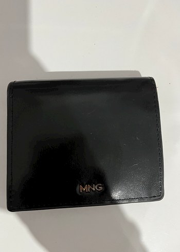 MNG Siyah Parlak Deri Kadın Cüzdanı