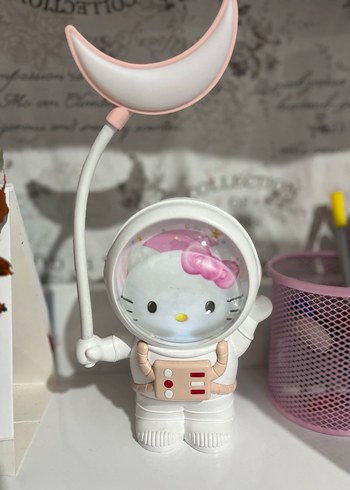 Ay Tutacaklı Beyaz Astronot Hello Kitty Figürü gece lambası - Görsel 2