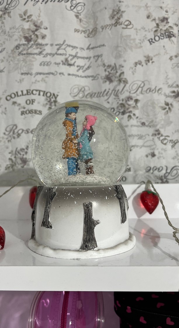 Renkli Kar Küresi Figürin - Görsel 3