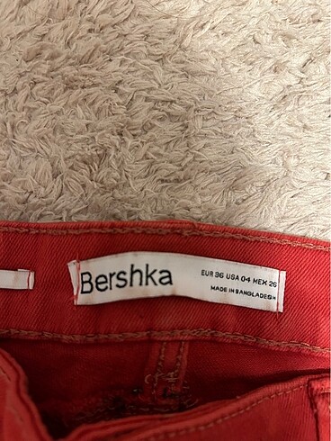 s Beden Bershka Flare Kırmızı Kot