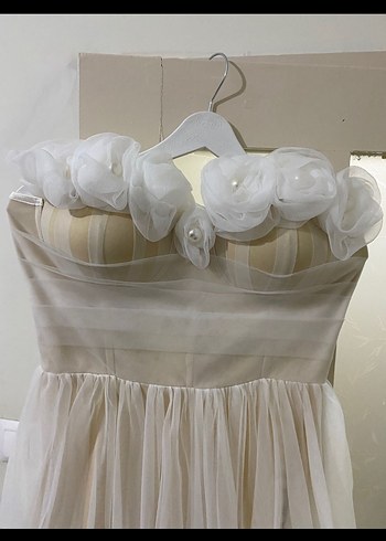 Çiçek Detaylı Straplez Uzun Gelinlik - Görsel 2