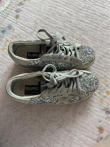 Golden Goose Deluxe Golden goose