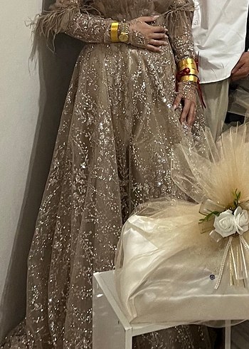 Parlak Desenli Bej Uzun Kollu Nişan Elbisesi - Görsel 5