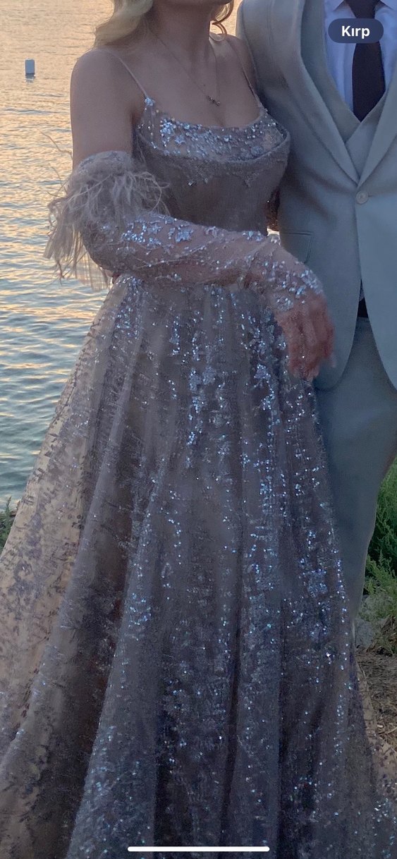 Parlak Desenli Bej Uzun Kollu Nişan Elbisesi - Görsel 3