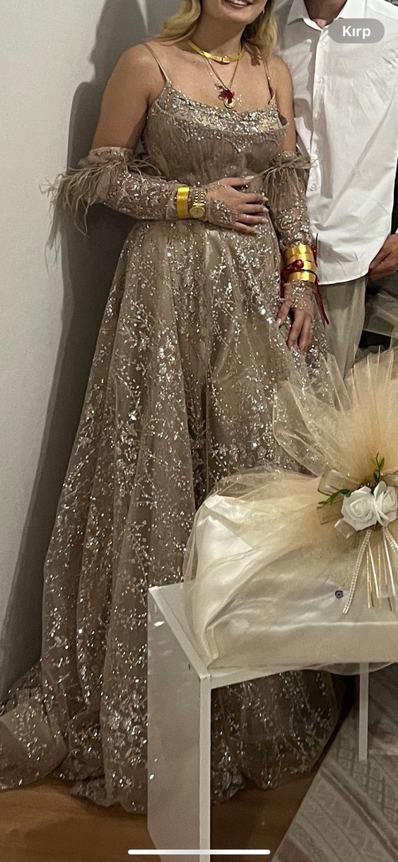 Parlak Desenli Bej Uzun Kollu Nişan Elbisesi - Görsel 5