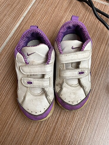 Nike kız 32 numara