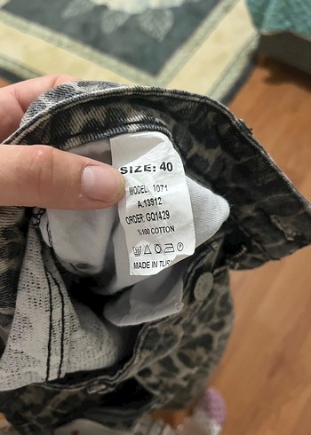 Trendyol & Milla Leopar Desenli Gri Kemerli Salaş Kadın Pantolon