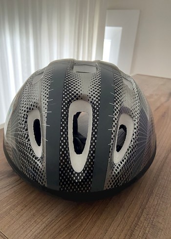 Gri Motosiklet Dizlikleri Ve kask - Görsel 3