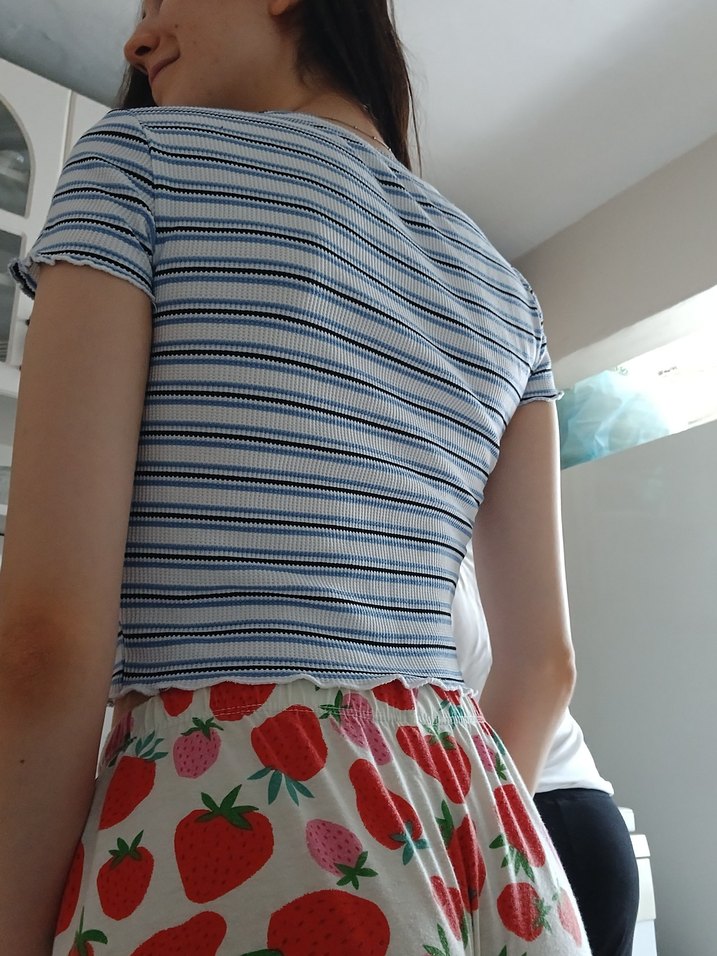 Mavi Çizgili Kısa Kollu krop - Görsel 3