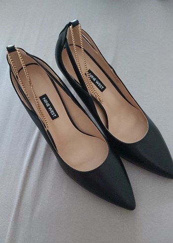 Nine West Zincir Detaylı Siyah Stiletto