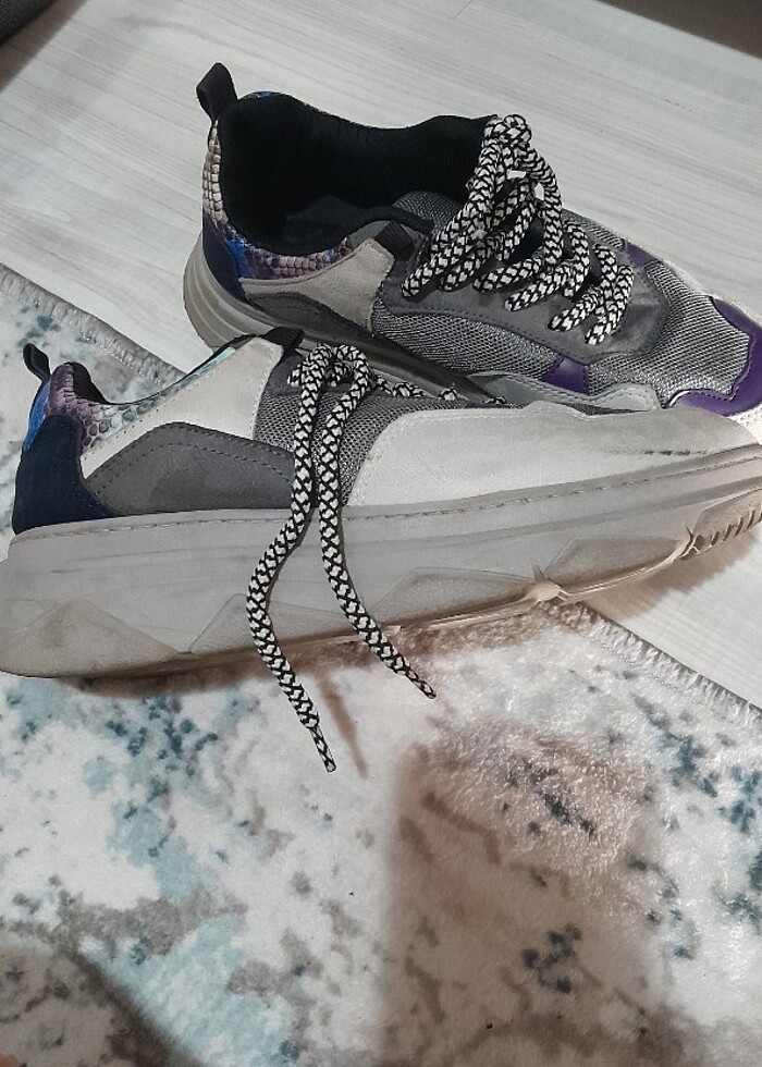 Çok güzel bir ayakkabi - Görsel 2