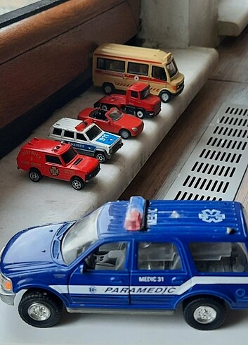 Tins toys orjinal Ford expedition. 1/43