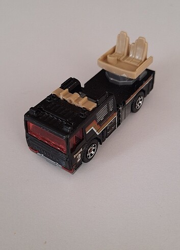  Beden Renk İtfaiye aracı eski matchbox nadir ve metal.
