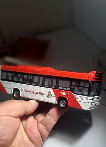 Beden Tins toys metal, kapıları açılan otobüs