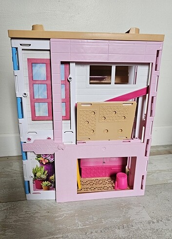 Beden Barbie Evi
