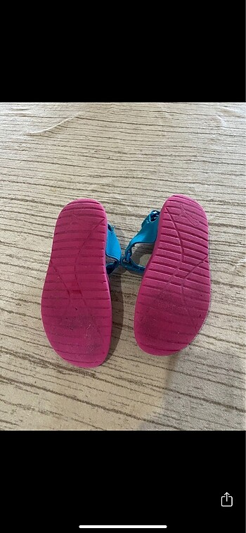34 Beden pembe Renk Puma sandalet 34 numara