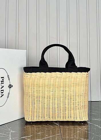 Beden çeşitli Renk Prada