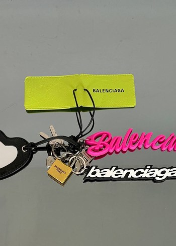 Beden çeşitli Renk Renkli Balenciaga Bavul Etiketleri