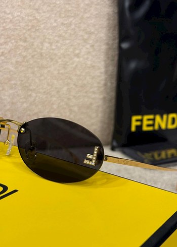 Fendi Kadın Altın Renk Oval Güneş Gözlüğü