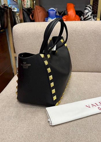 Valentino Siyah Deri Perçinli Kadın Çanta