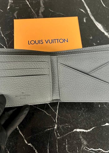 Louis Vuitton Gri Minimalist Erkek Cüzdanı - Görsel 7