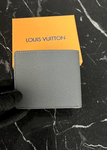 Louis Vuitton Gri Minimalist Erkek Cüzdanı - Görsel 9