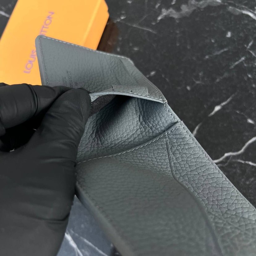 Louis Vuitton Gri Minimalist Erkek Cüzdanı - Görsel 5