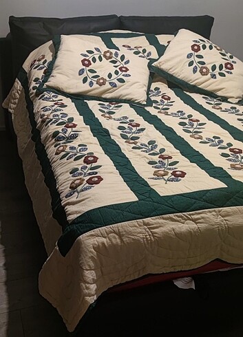 Diğer Nakışlı patchwork yatak örtüsü