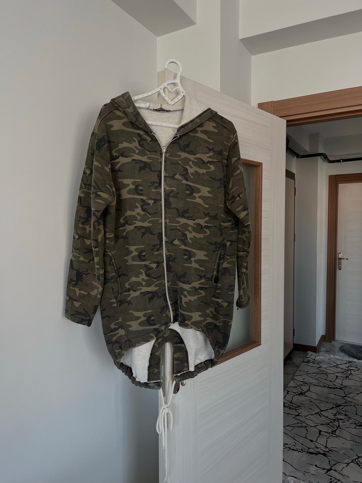 Kapüşonlu Kamuflaj Desenli Kadın Ceket - Görsel 4