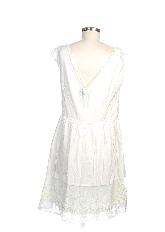 Sisley Kısa Elbise %70 İndirimli. - Görsel 3