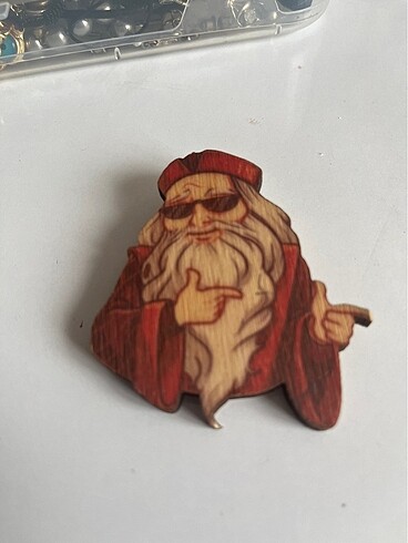Diğer Dumbledore iğneli rozet