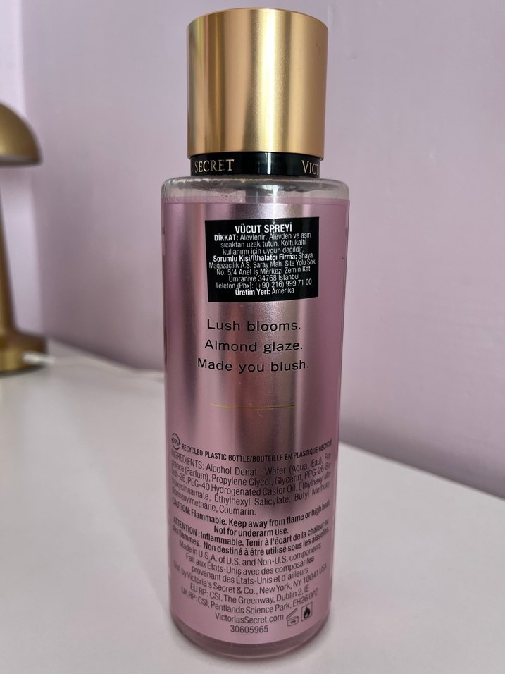Victoria's Secret Velvet Petals Kadın Parfümü 250ml - Görsel 3