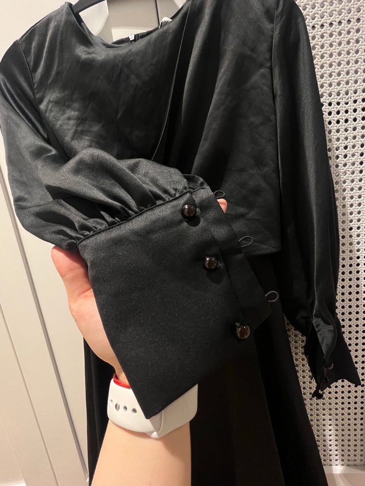 Siyah Saten Uzun Tesettür Elbise - Görsel 4