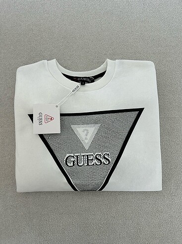 Guess Sweatshirt