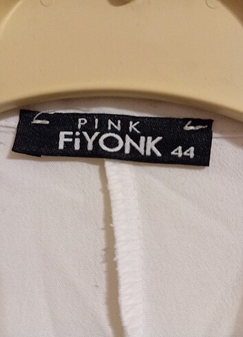 44 Beden beyaz Renk Gömlek çok şık 
