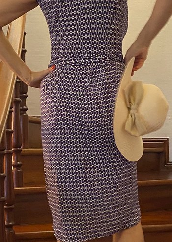 Koyu mor ve beyaz desenli V Yaka Drapeli Midi Elbise - Görsel 2