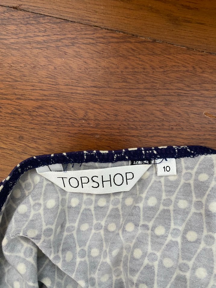 Koyu mor ve beyaz desenli V Yaka Drapeli Midi Elbise - Görsel 3