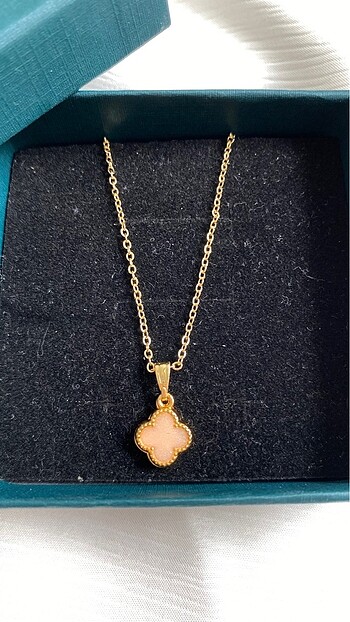 American Vintage pembe yonca kolye