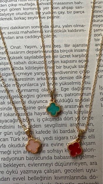Beden renkli yonca kolye