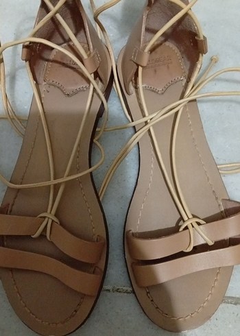 Pull and Bear Bej Deri Bağcıklı Stiletto Sandalet