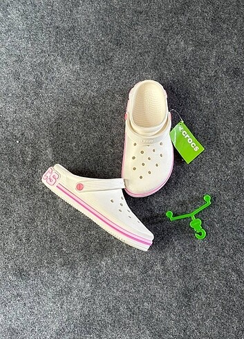 Crocs Off Court