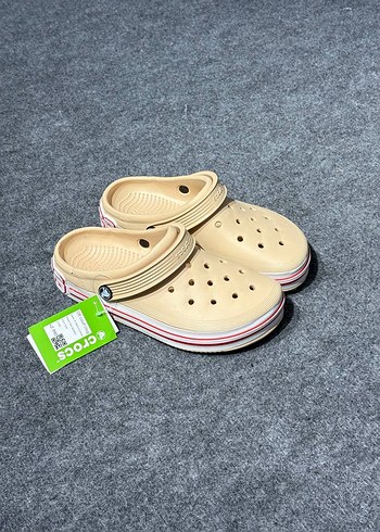 Crocs Off Court