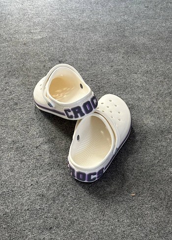 Crocs Off Court