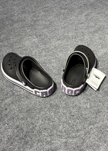 Crocs Off Court