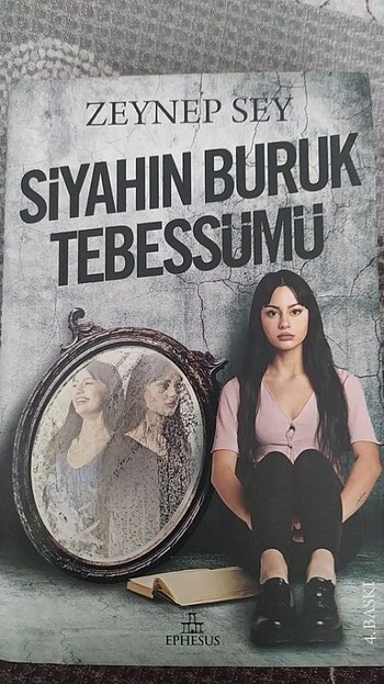 Siyahın buruk tebessümü