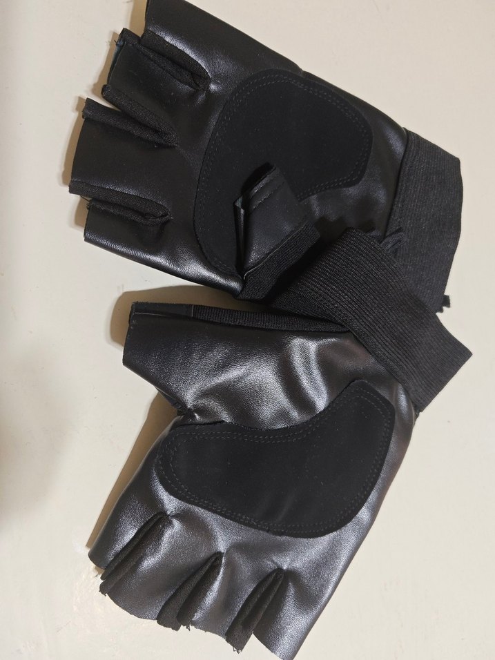 Altın Renkli Punk Tarzı Eldiven - Görsel 2